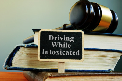 30093496_dwi-driving-while-intoxicated-law-and-books.jpg